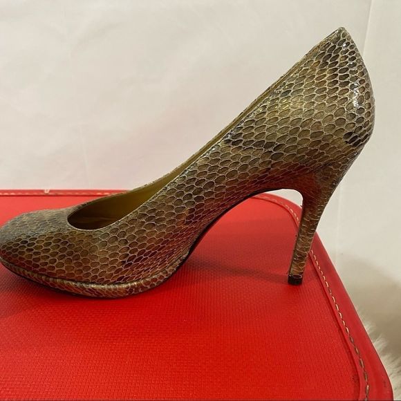 Stuart Weitzman Snakeskin Pumps Size 8.5 - Picture 5 of 6